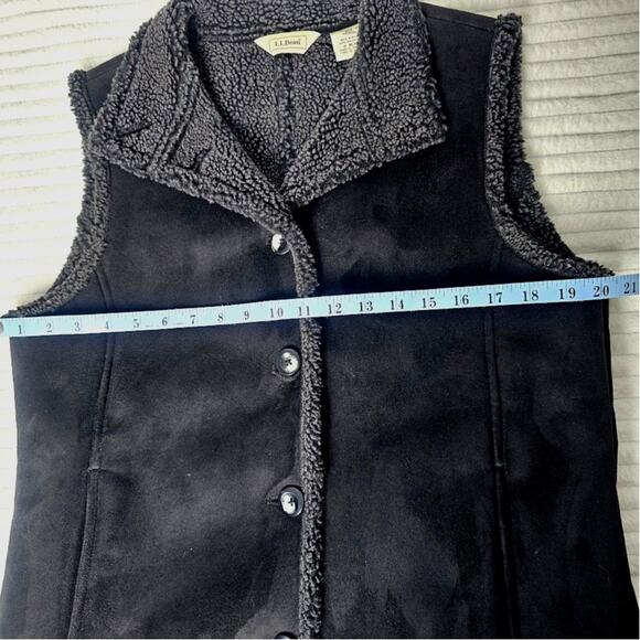 L.L.Bean Women’s Medium Black Faux Suede Sherpa Lined Button Vest - Picture 8 of 8